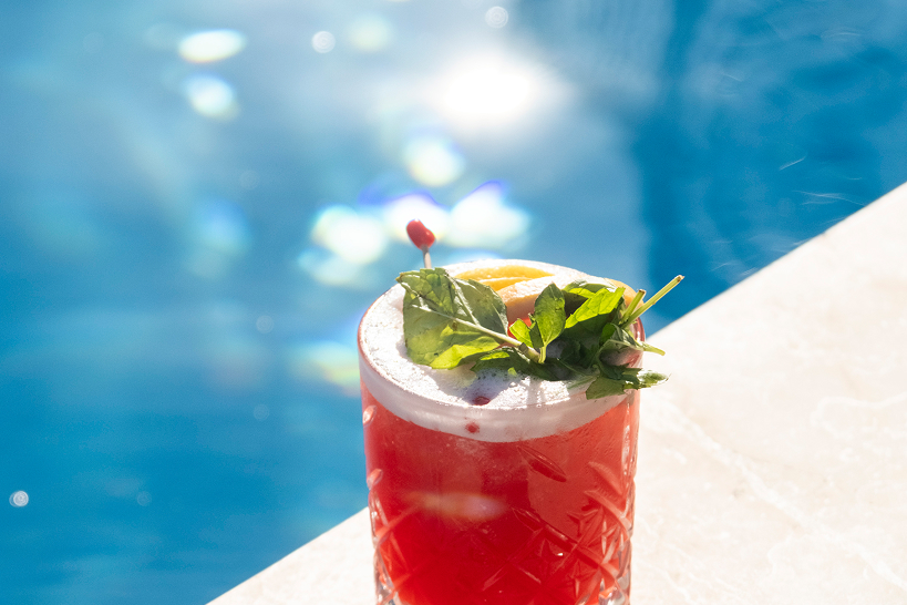 Бассейн бар